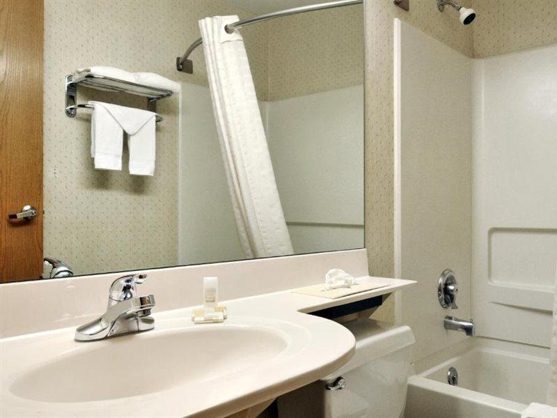 Microtel By Wyndham Victor Extérieur photo