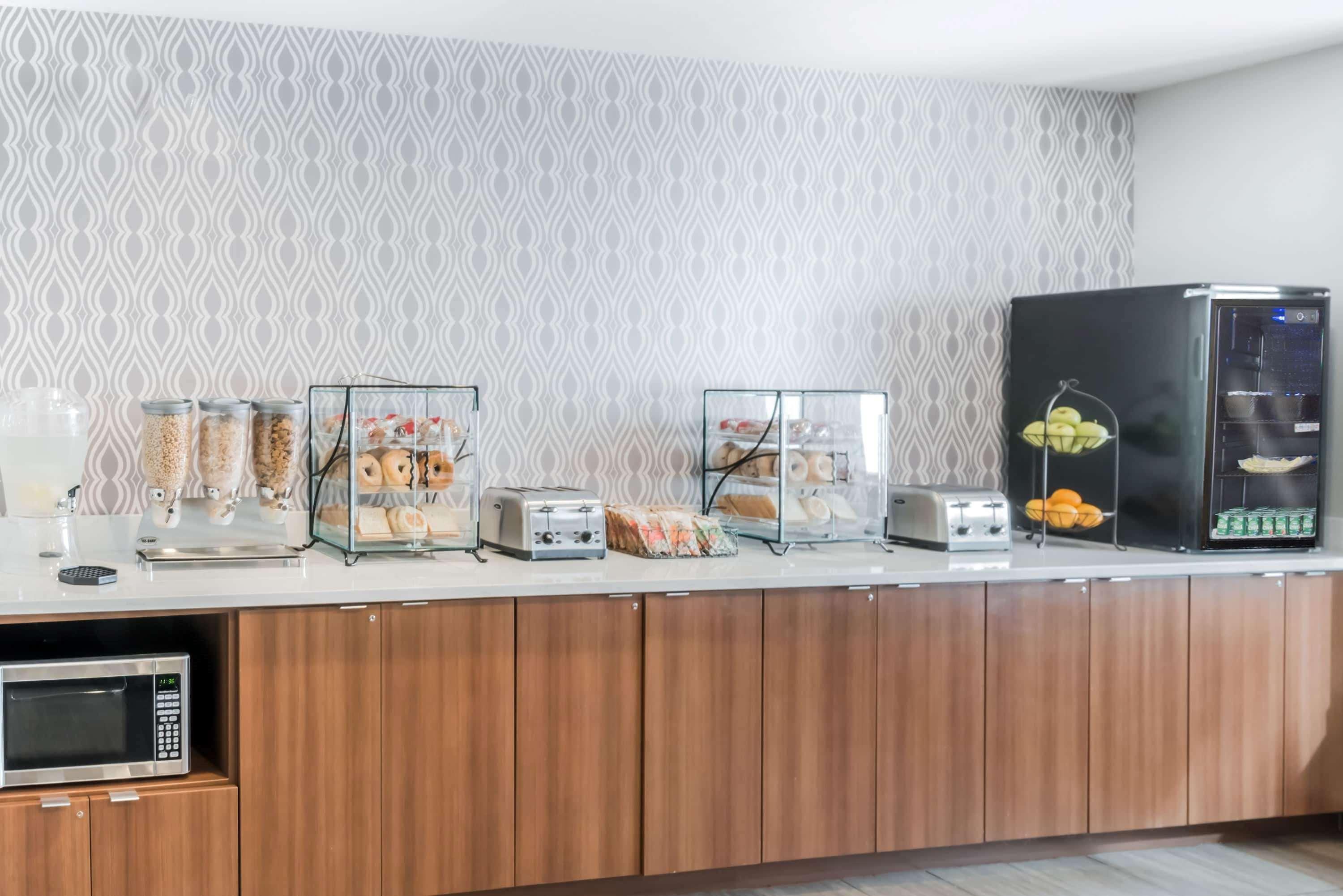 Microtel By Wyndham Victor Extérieur photo