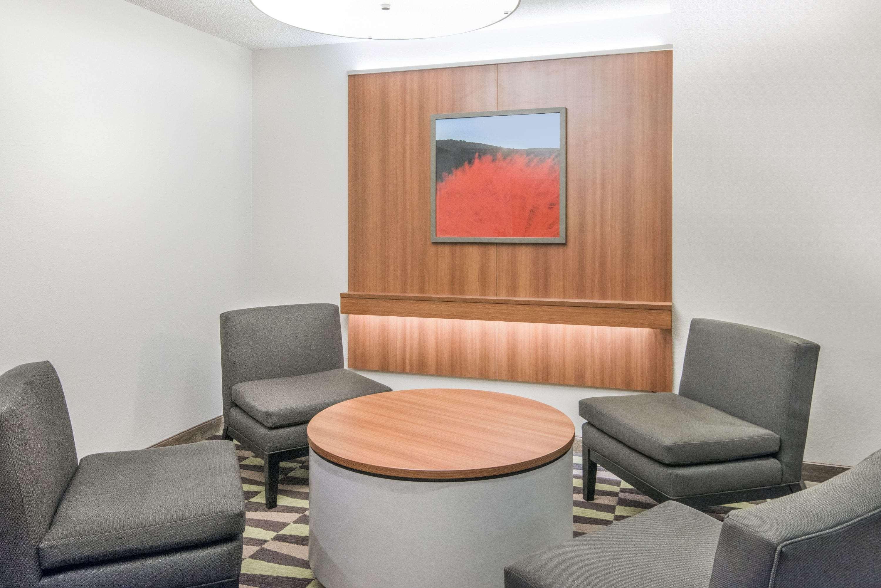 Microtel By Wyndham Victor Extérieur photo