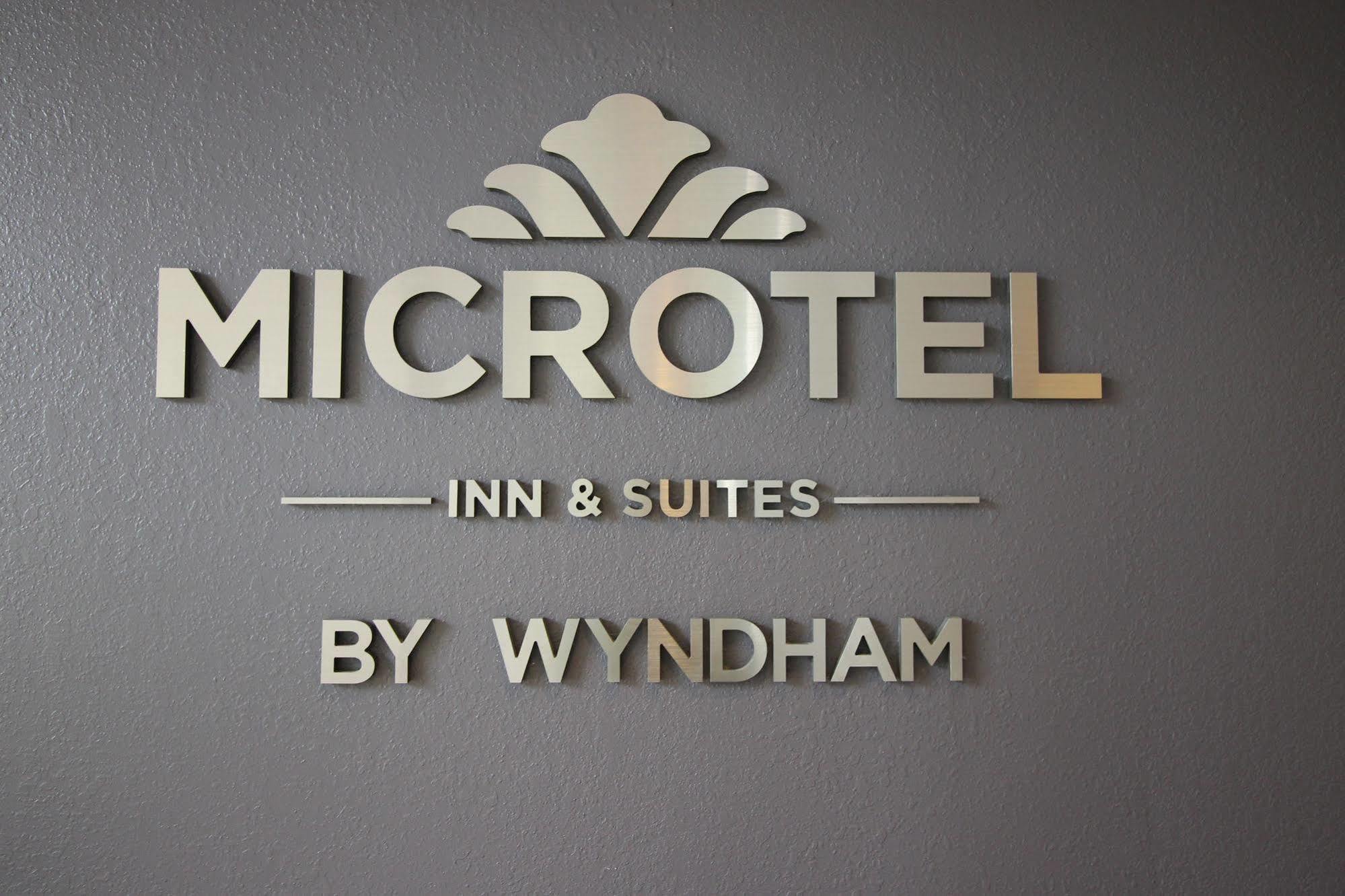 Microtel By Wyndham Victor Extérieur photo