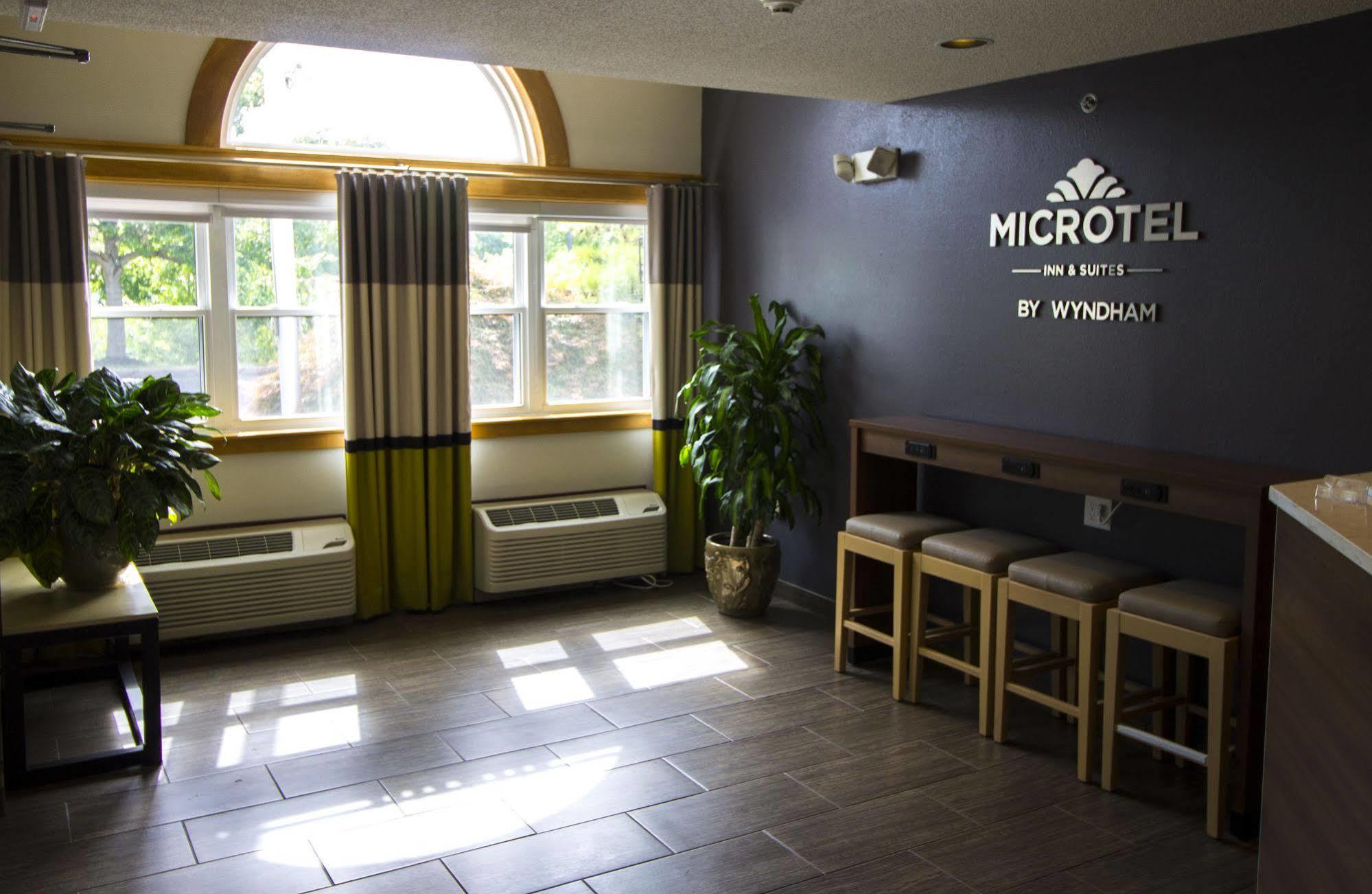 Microtel By Wyndham Victor Extérieur photo
