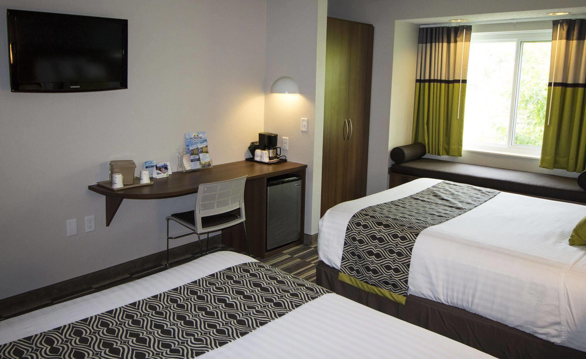 Microtel By Wyndham Victor Extérieur photo